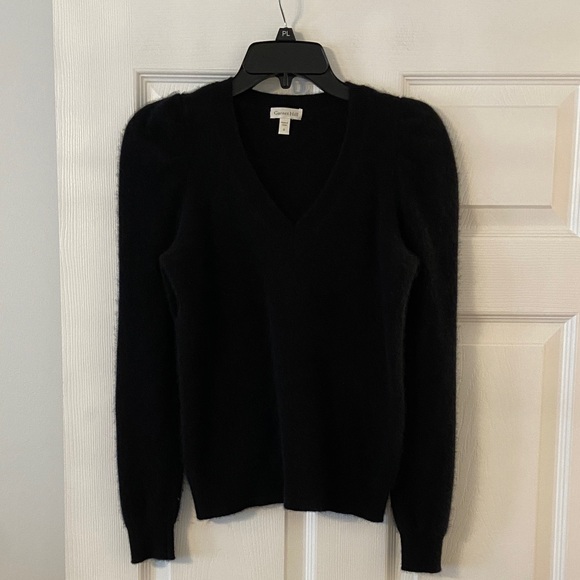 Garnet Hill Sweaters - Garnet Hill Classic Black V-Neck Sweater 100% Cashmere length 21” bust 30”